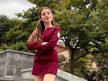 Христина Соловій похвалилася відпочинком у червоному купальнику