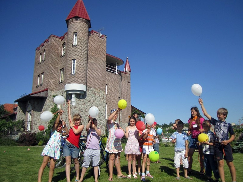 Літній табір для дітей 2016: Magic Castle