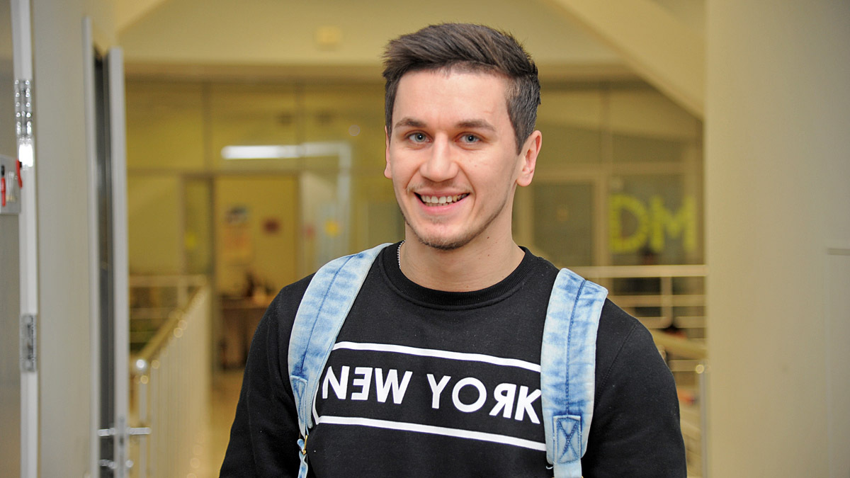 Олег Татаринов