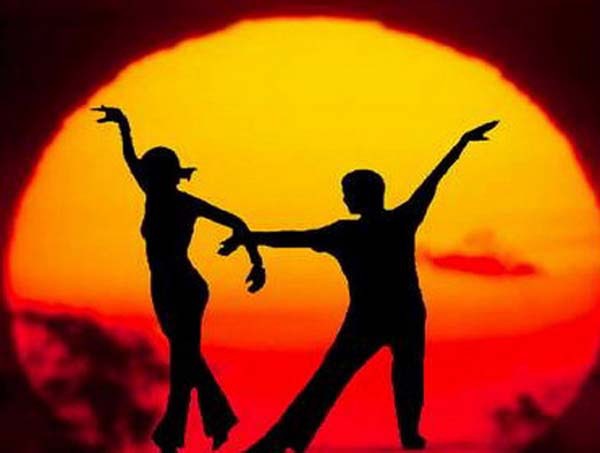 Завораживающая магия танца на закате. Красивые фото