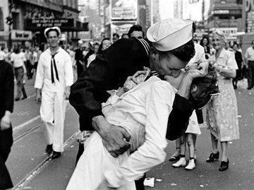 Вторая мировая война в фото: "Поцелуй на Таймс-сквер"