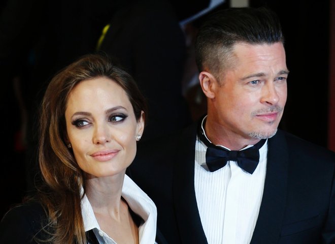 Джоли и Питт разводятся: 6 версий расставания звездной пары