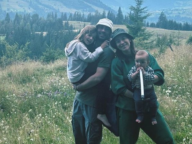 Дружина Андрія Бєднякова оголосила про повернення до США після місяця в Україні