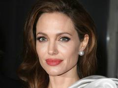 Анджелина Джоли