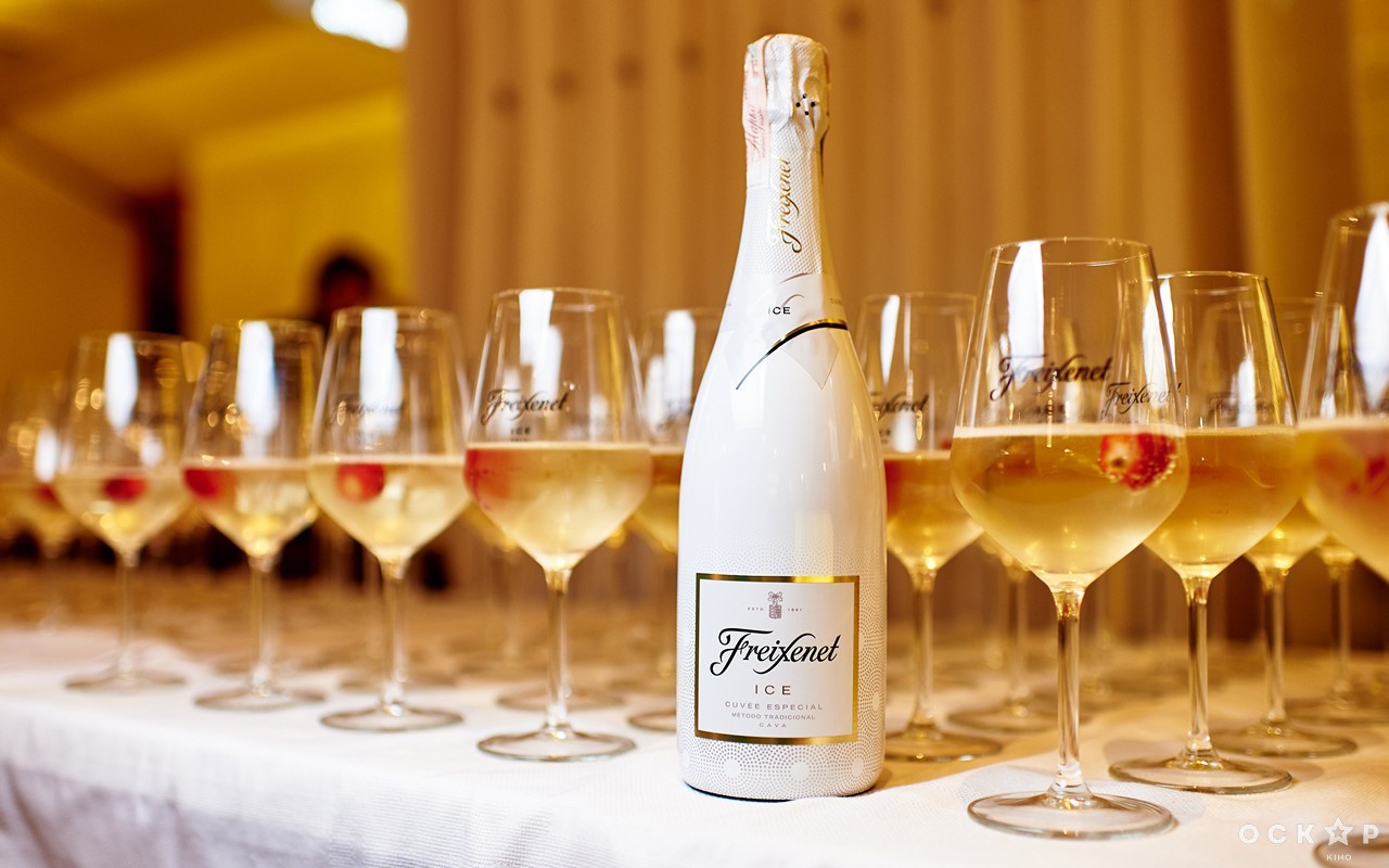 В Киеве состоялась премьера эротической комедии "Клубничка"