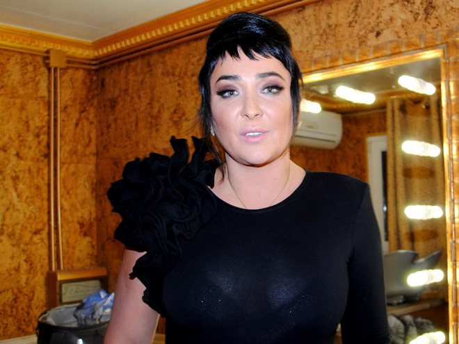 Лолита ляжет под нож хирурга