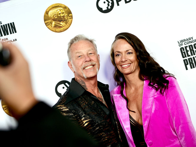 Лідер Metallica Джеймс Гетфілд покликав заміж кохану під час дайвінгу з акулами