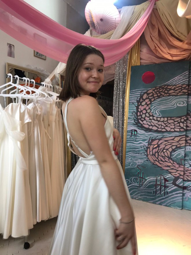 Марія Смолякова у весільній сукні: варіант 1