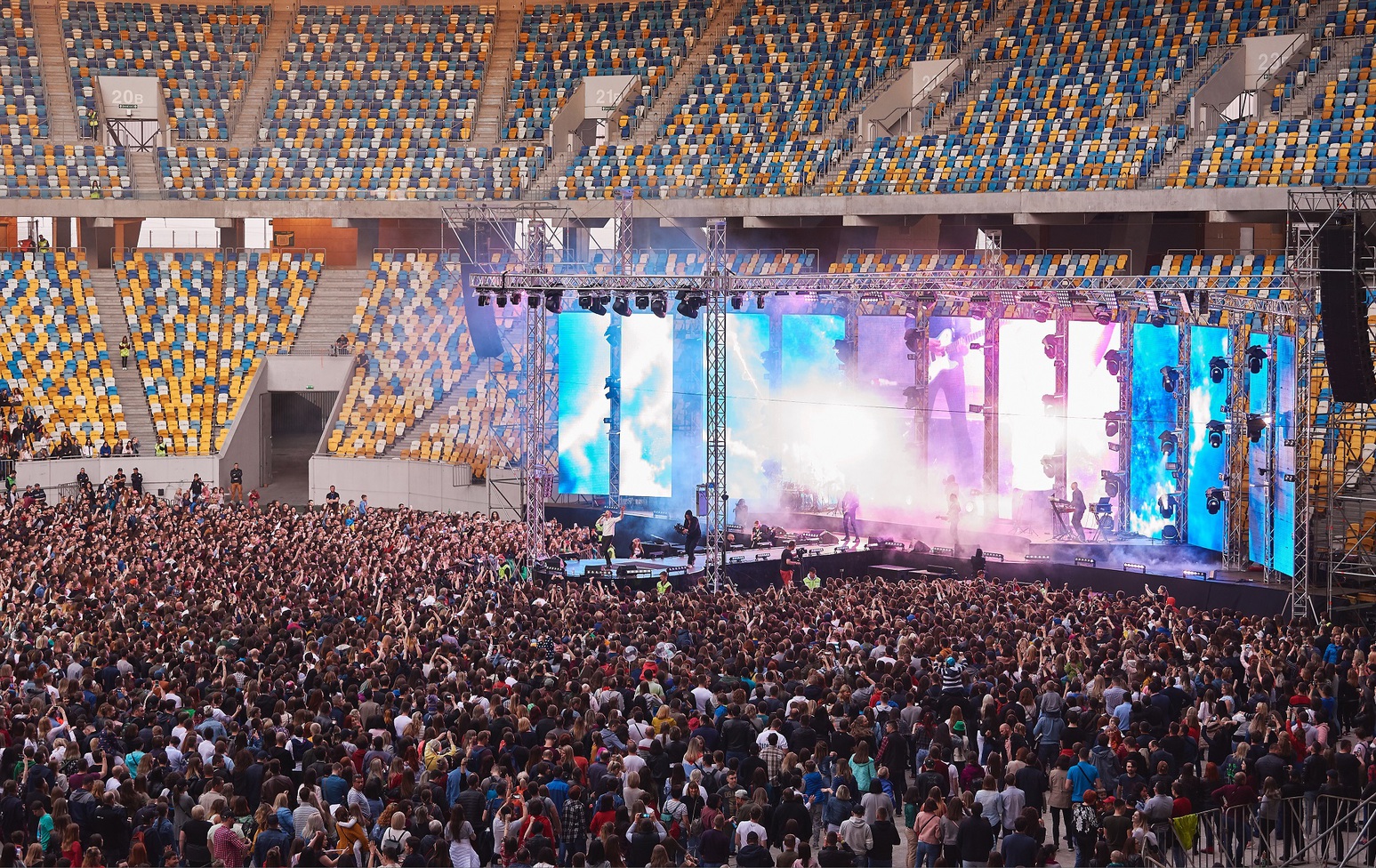 Антитіла в стадионном туре Hello