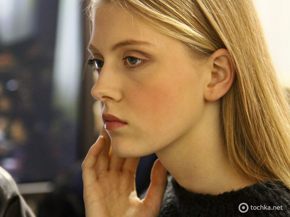 Бэкстейдж второго дня UFW: ANNETTE GORTZ