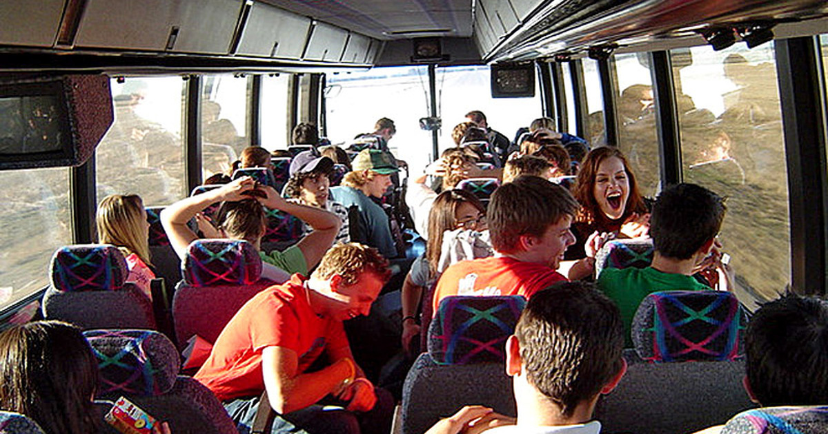 Отзывы автобусных экскурсиях. Экскурсионный автобус внутри. Автобус для путешествий. Туристический автобус внутри. Автобус турист.