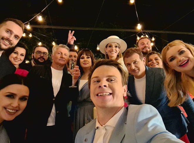 Дмитрию Комарову — 37: как известного путешественника поздравила молодая жена и коллеги