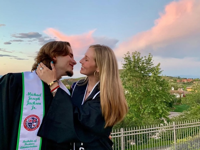 Син Майкла Джексона покликав заміж дівчину після 8 років стосунків