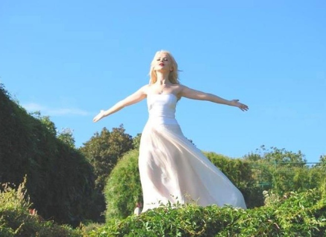 Міка Ньютон