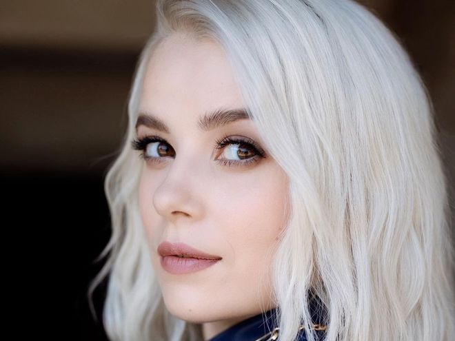 Мика Ньютон