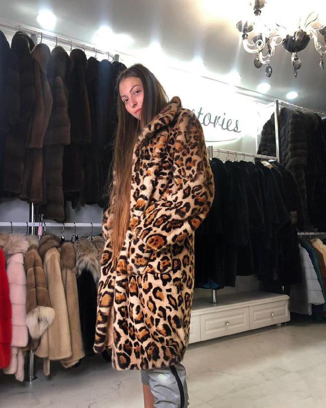 Маша Полякова в шубе