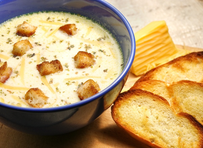Суп с плавленым сыром и колбасой - пошаговый рецепт