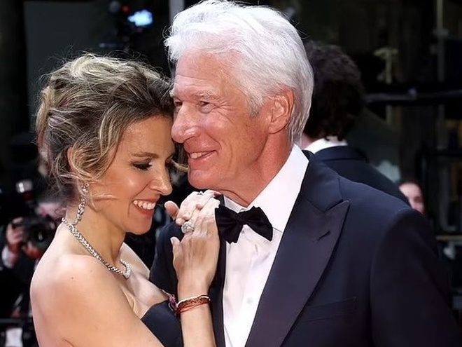 Дружина Річарда Гіра показала його рідкісні фото із синами