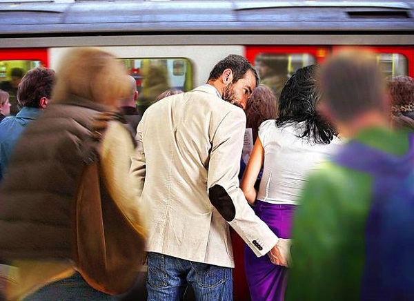 Сексуальні домагання в громадському транспорті