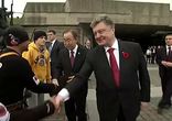 Руфер Мустанг надел на Родину-Мать в Киеве венок из маков