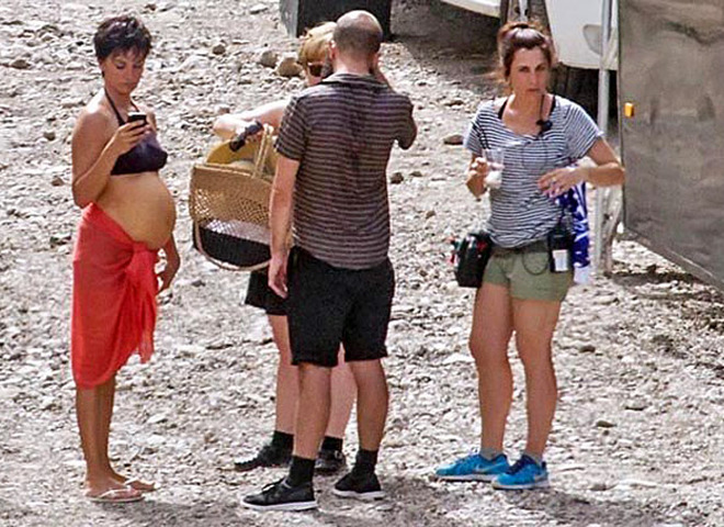 Вагітна Пенелопа Крус засвітила животик