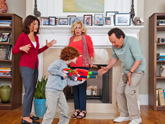 кадры из фильма "Осторожно! Предки в доме"