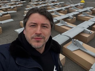 Мілла Йовович у вбранні українських брендів знялася у фотосесії для глянцю