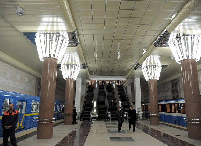 Київ метро Деміївська