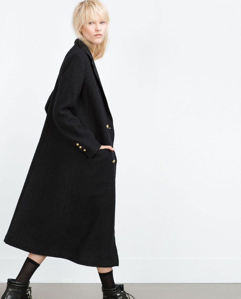 Довге чорне пальто