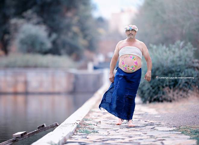 Іспанець з "пивним животом" спародіював фотосесії вагітних жінок
