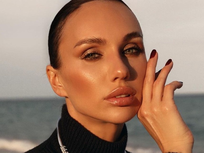 "Законно мати такий вигляд після пологів?": Варлей показалася в купальнику з малятком