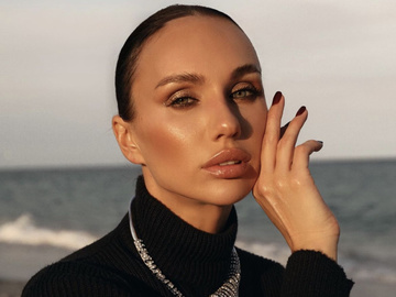 Варлей у відвертому стилі прикрасила обкладинку Playboy