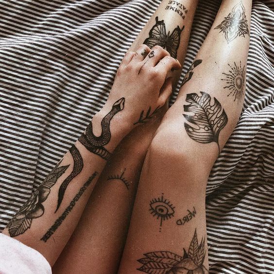 Черно-белые татуировки для девушек