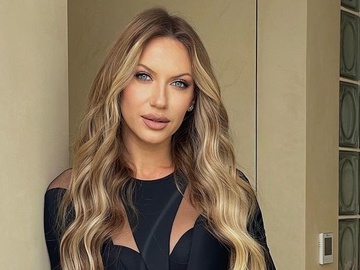 "І просто так": Леся Нікітюк показала, як у міні прикрашає ялинку