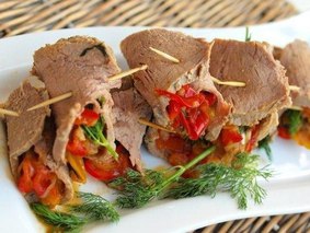 Рулеты из говядины с маринованным перцем Рулеты из говядины с маринованным перцем