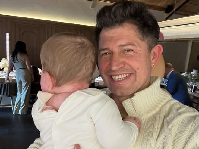 Джеджула хрестив молодшу дочку і вперше показав її обличчя