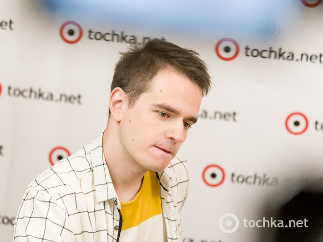 Brunettes Shoot Blondes