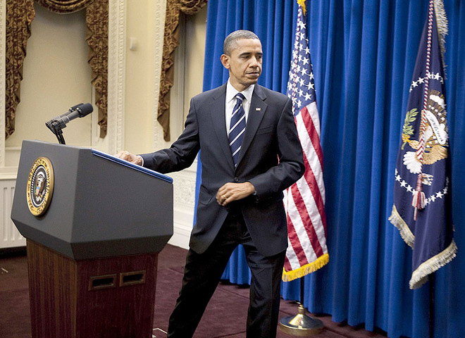 Barak Obama Vybil Dver S Nogi Video News Tochka Net