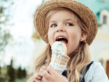 Можно ли есть мороженое в жару: мнение врачей