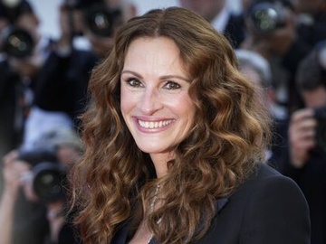 Королева червоної доріжки: Джулія Робертс викликала фурор своїм образом на Critics' Choice Awards