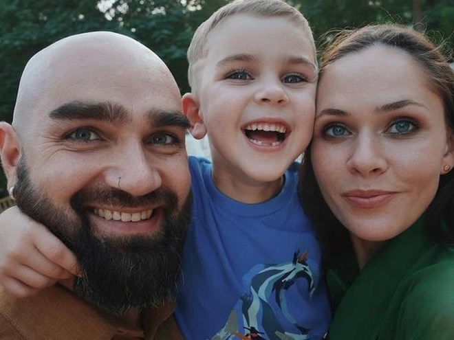 Саніна відповіла на закиди, що вивезла чоловіка з України під час війни