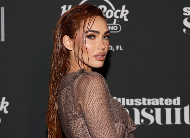 Червона бестія: Меган Фокс кардинально змінила імідж