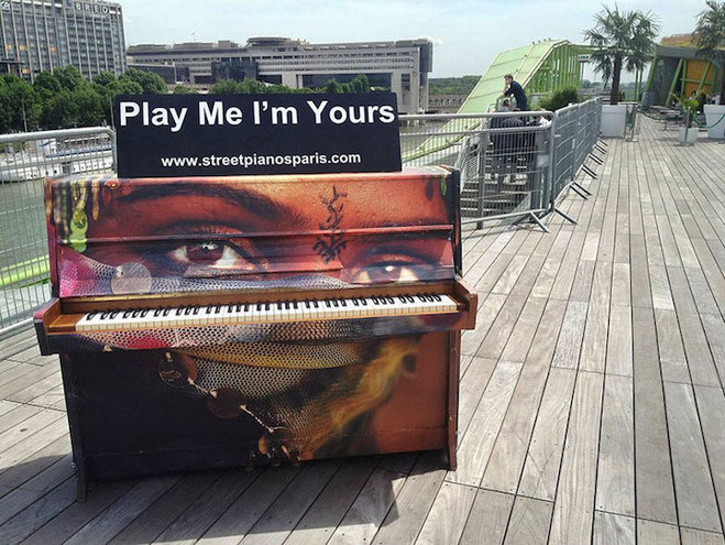 "Play Me, I'm Yours": британський проект, який об'єднує людей по всьому світу