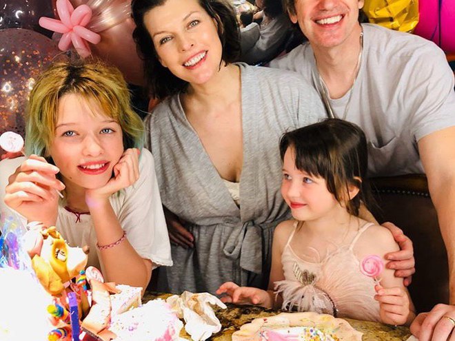 Яркое день рождения средней дочери Милы Йовович