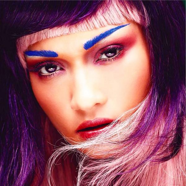 Кольорові брови