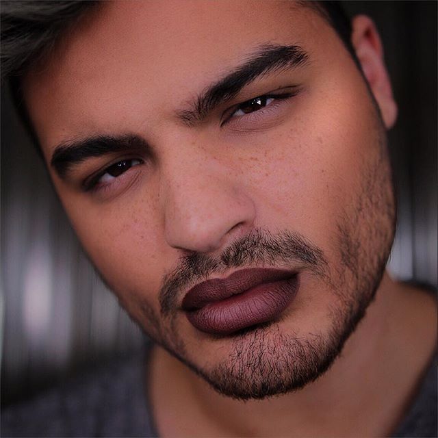 мужчины с макиежем