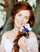 Свадебные прически с цветами