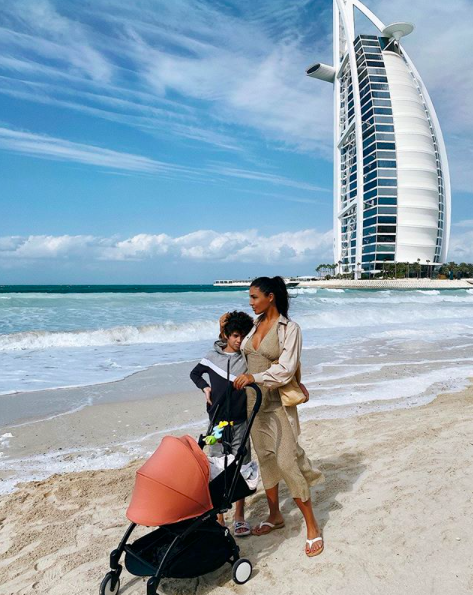 Санта Димопулос отдыхает с детьми в Дубае