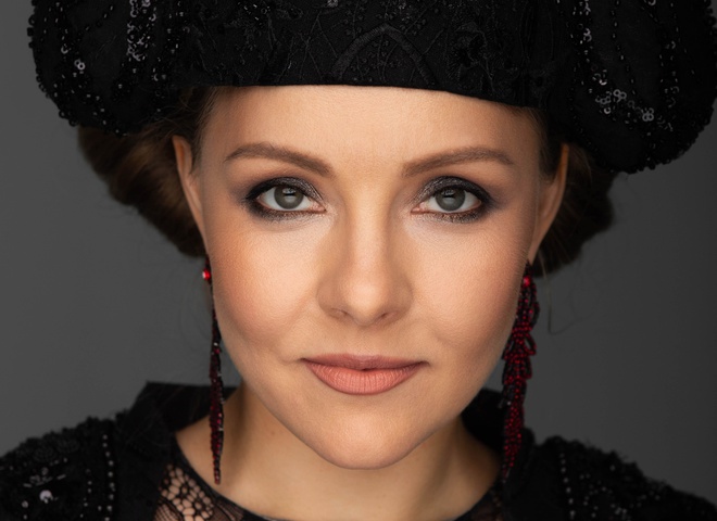 Шоптенко вийшла за іноземця та показала фото у весільній сукні
