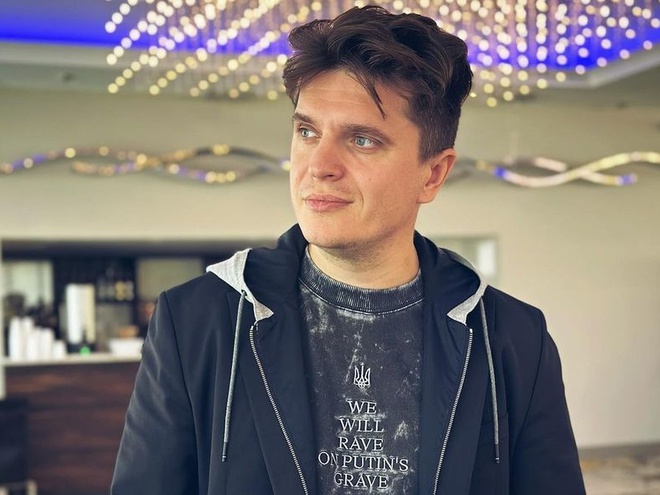 В пам'ять про Чендлера: Анатолій Анатоліч запостив архівне фото біля будинку, де знімали «Друзів»